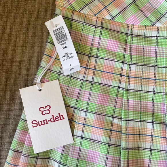 BNWT Pleated Skirt - Picture 2 of 3